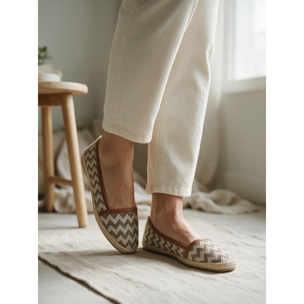 Corkys Brown Tan Zigzag Espadrille Flat Slip Ons Women’s Size 10